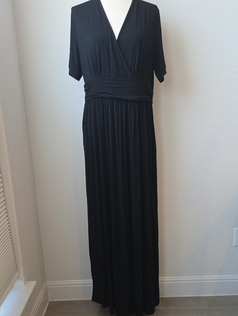 Black Wrap Long Maxi Jersey Dress 2XL Pockets V Neck Flattering Fit Stevie